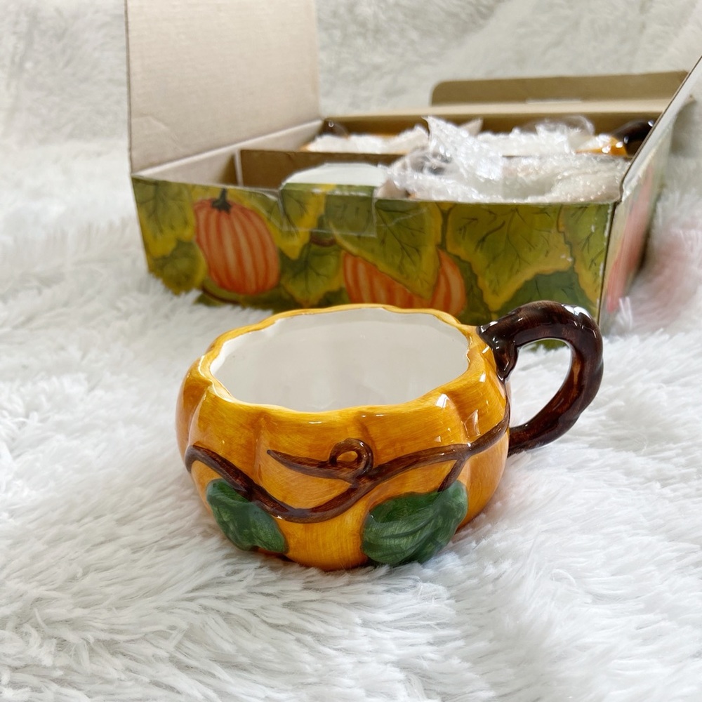 NIB Set of 4 Pumpkin Mugs